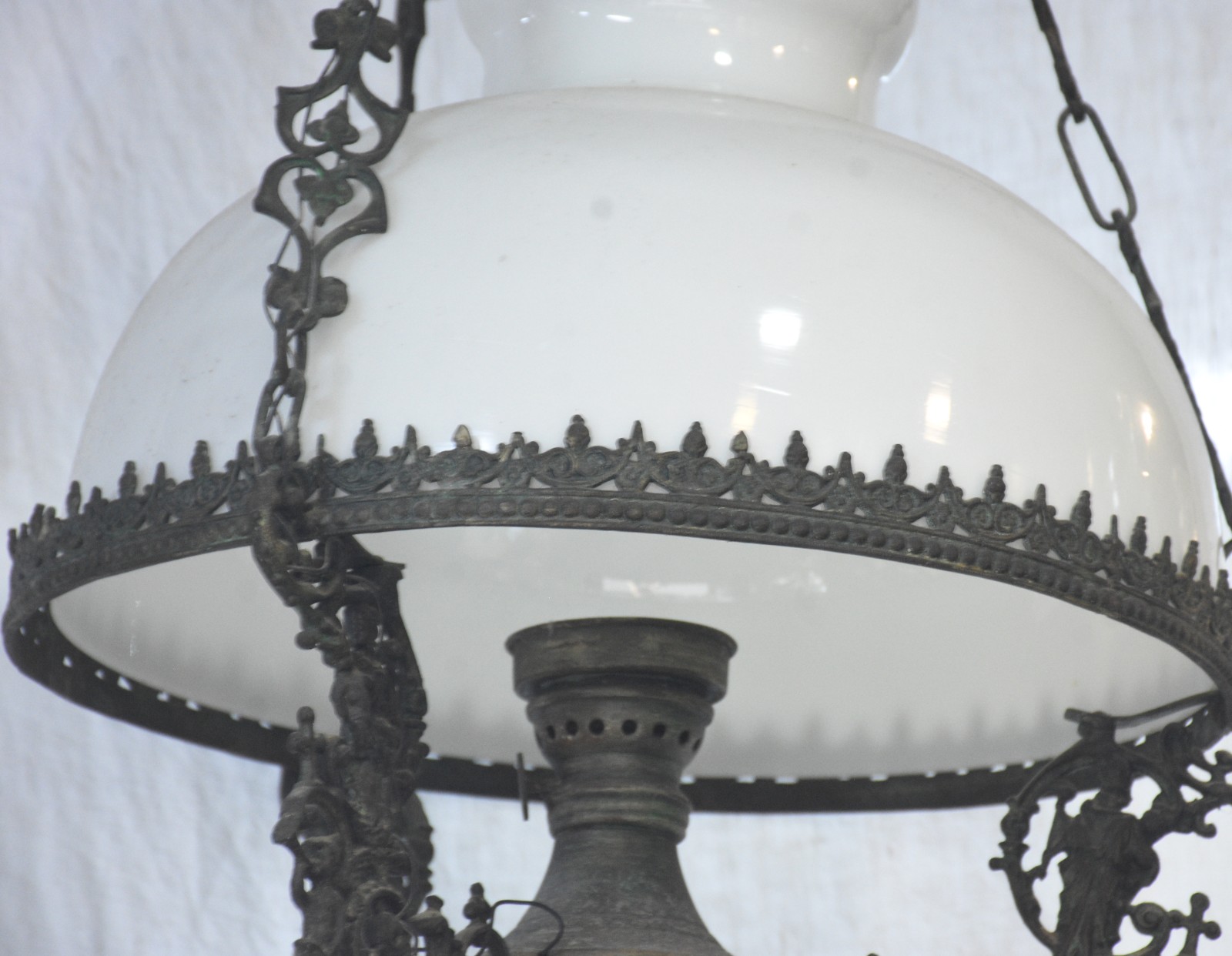 Lanterna de metal com bojo de cerâmica e cúpula de vidro leitoso... - foto 5 de 6