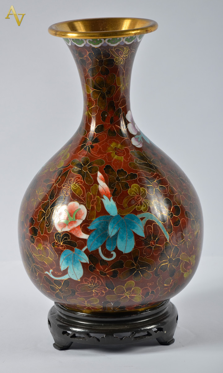 Vaso de cloisone decoração floral em policromia - Alt. 31 cm.