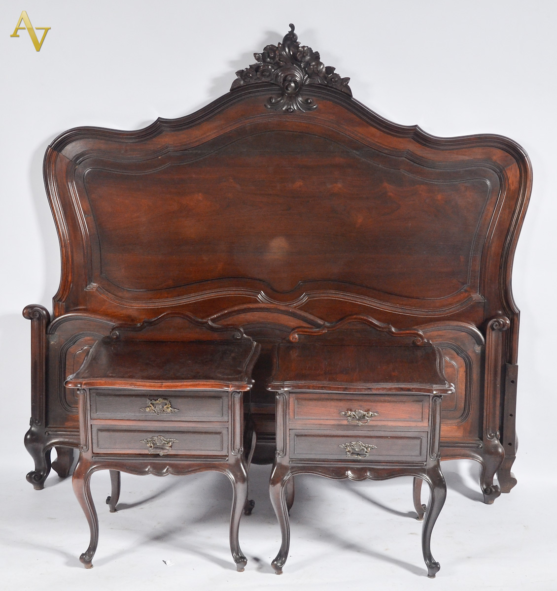Conjunto de cama de casal e par de mesinhas de cabeceira de...