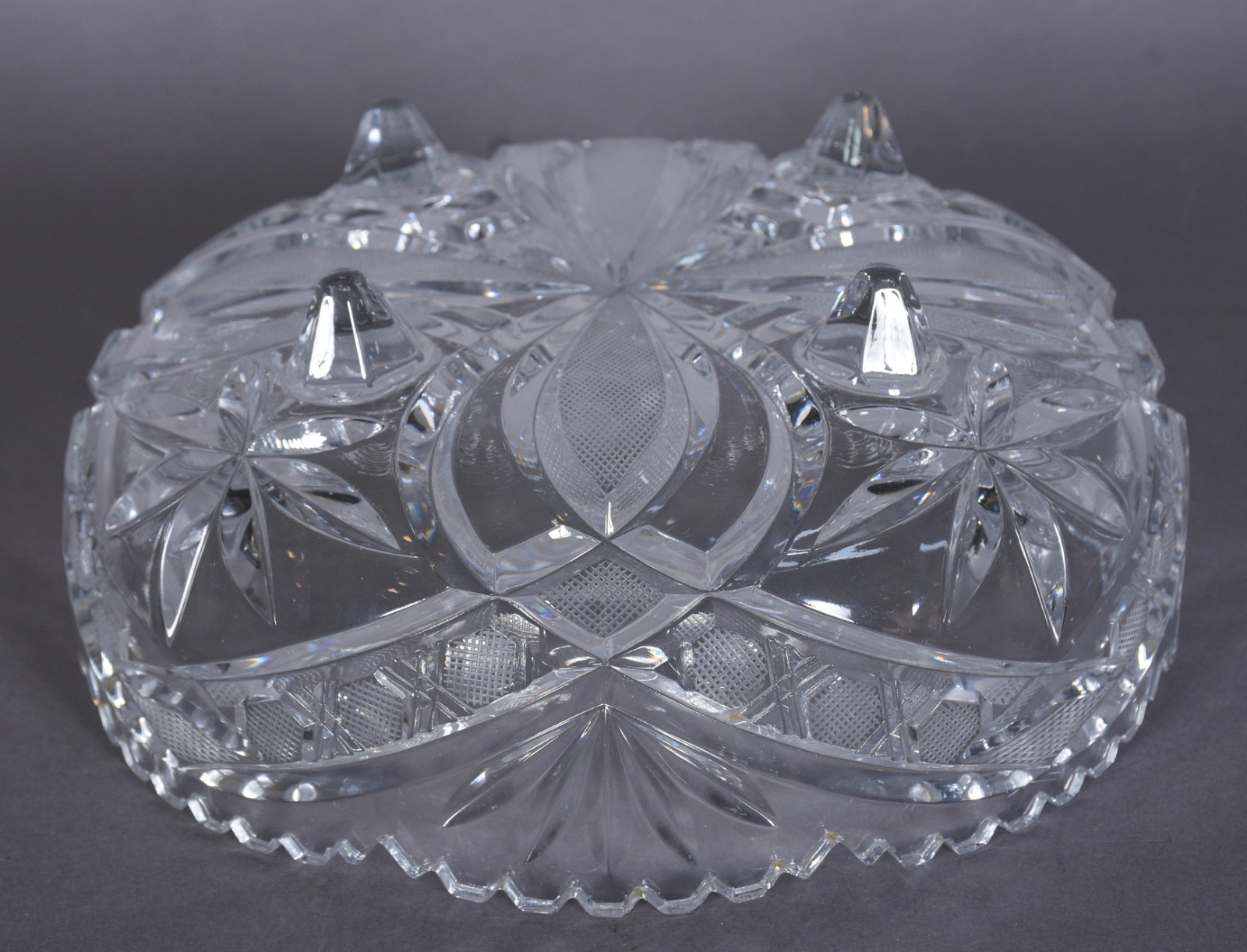 Fruteira de cristal tcheco lapidado, borda "dentada". - foto 6 de 6