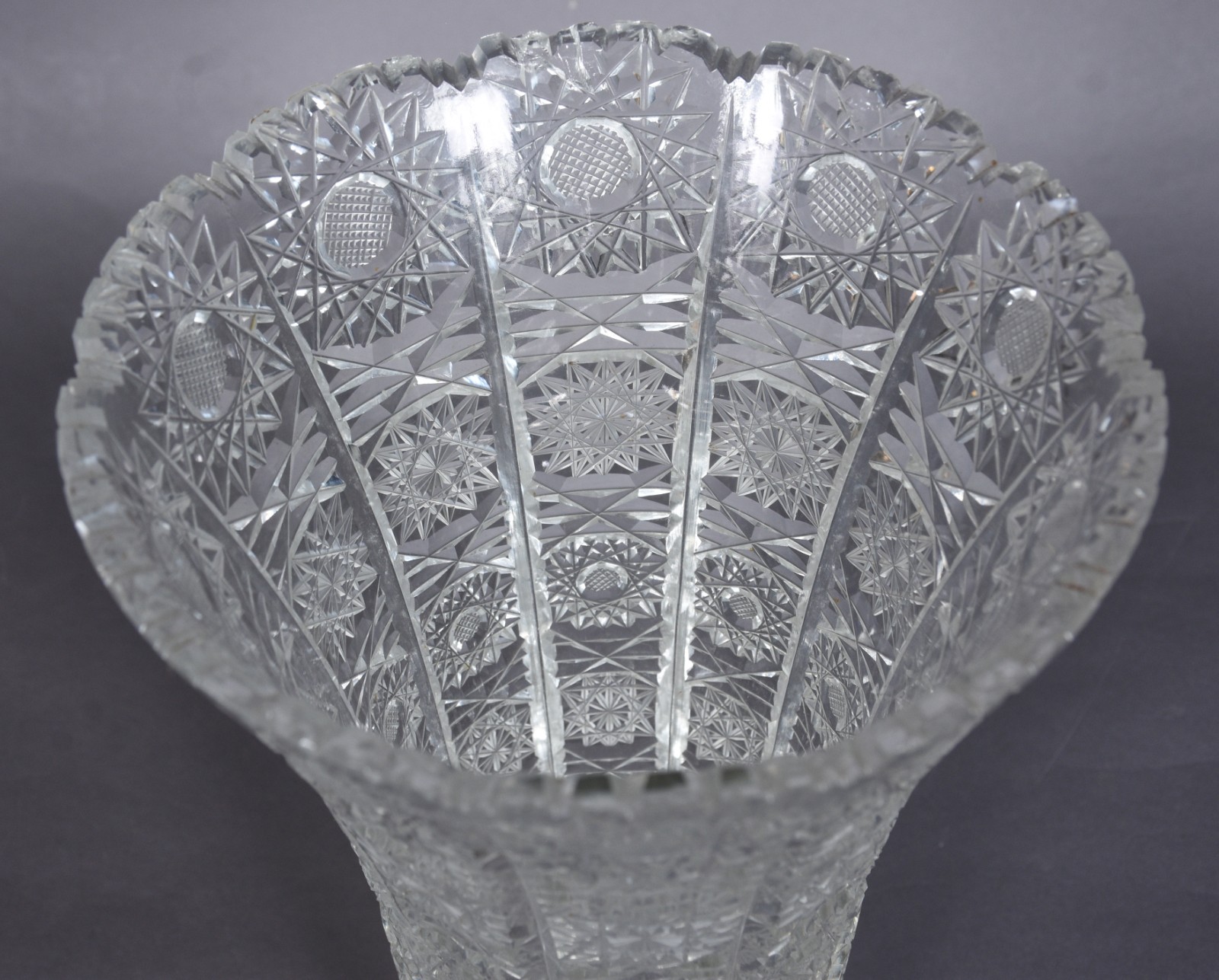 Vaso de cristal tcheco lapidado. - foto 2 de 6