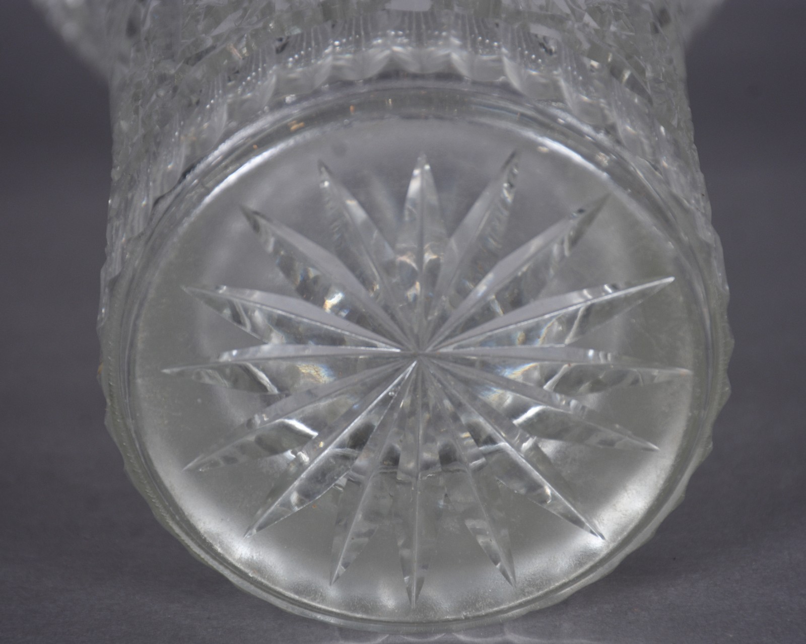 Vaso de cristal tcheco lapidado. - foto 6 de 6