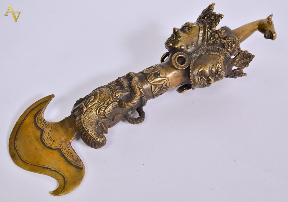 Adaga de bronze tibetano - alt. 30 cm.
