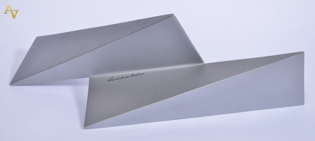 SERVULO ESMERALDO - Escultura de metal, compr. 45 cm.