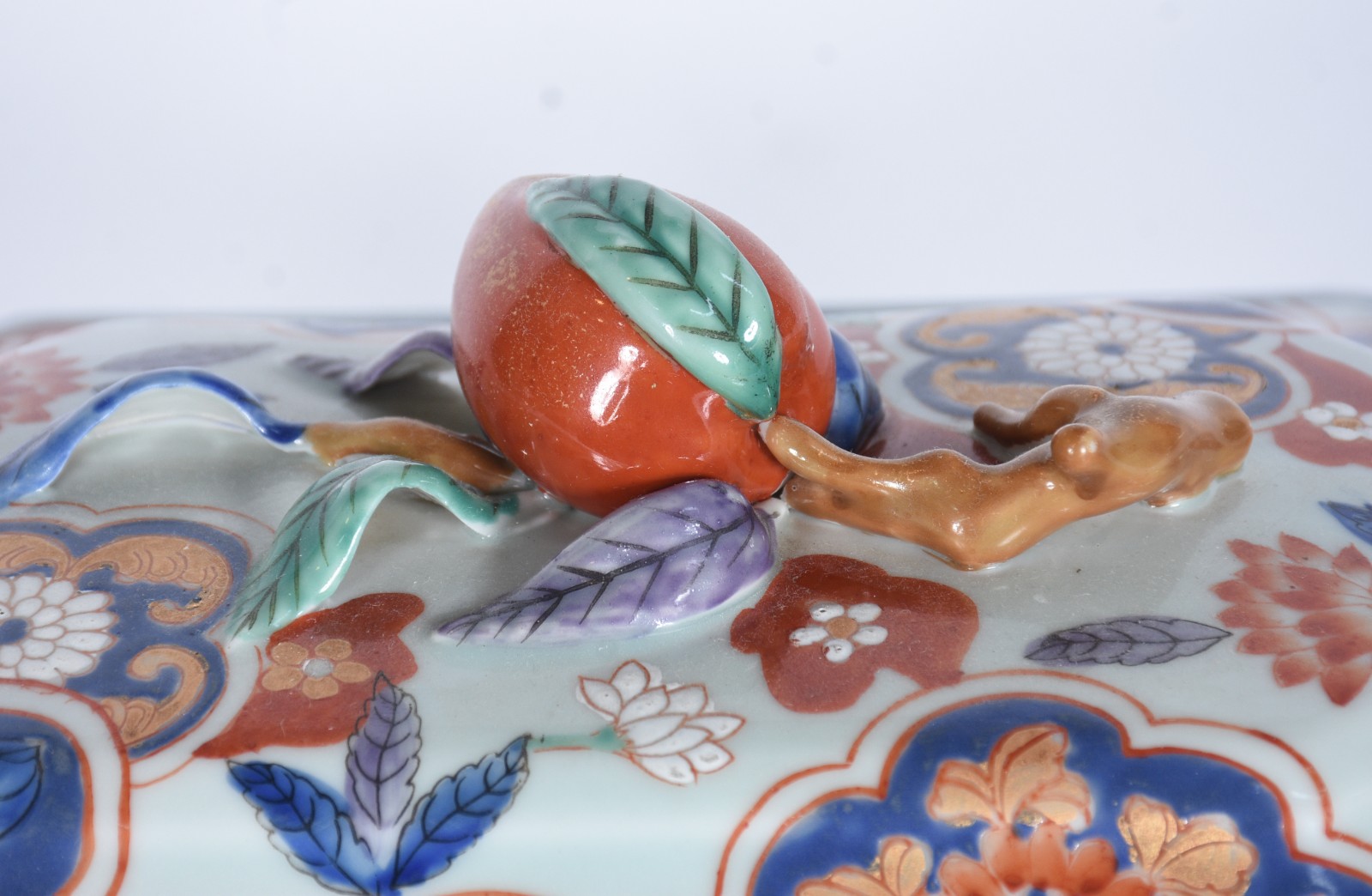 Sopeira com presentoir de porcelana oriental, feitio oitavado... - foto 4 de 8