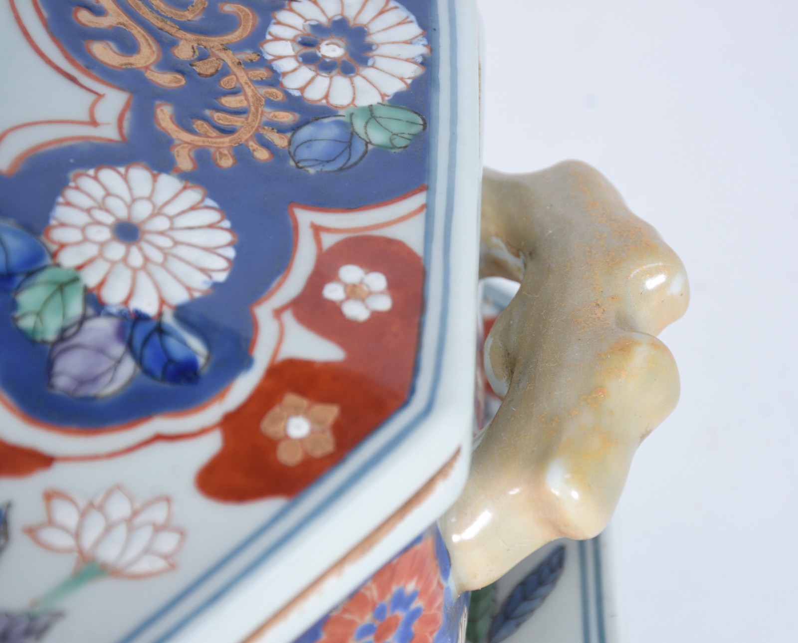 Sopeira com presentoir de porcelana oriental, feitio oitavado... - foto 5 de 8