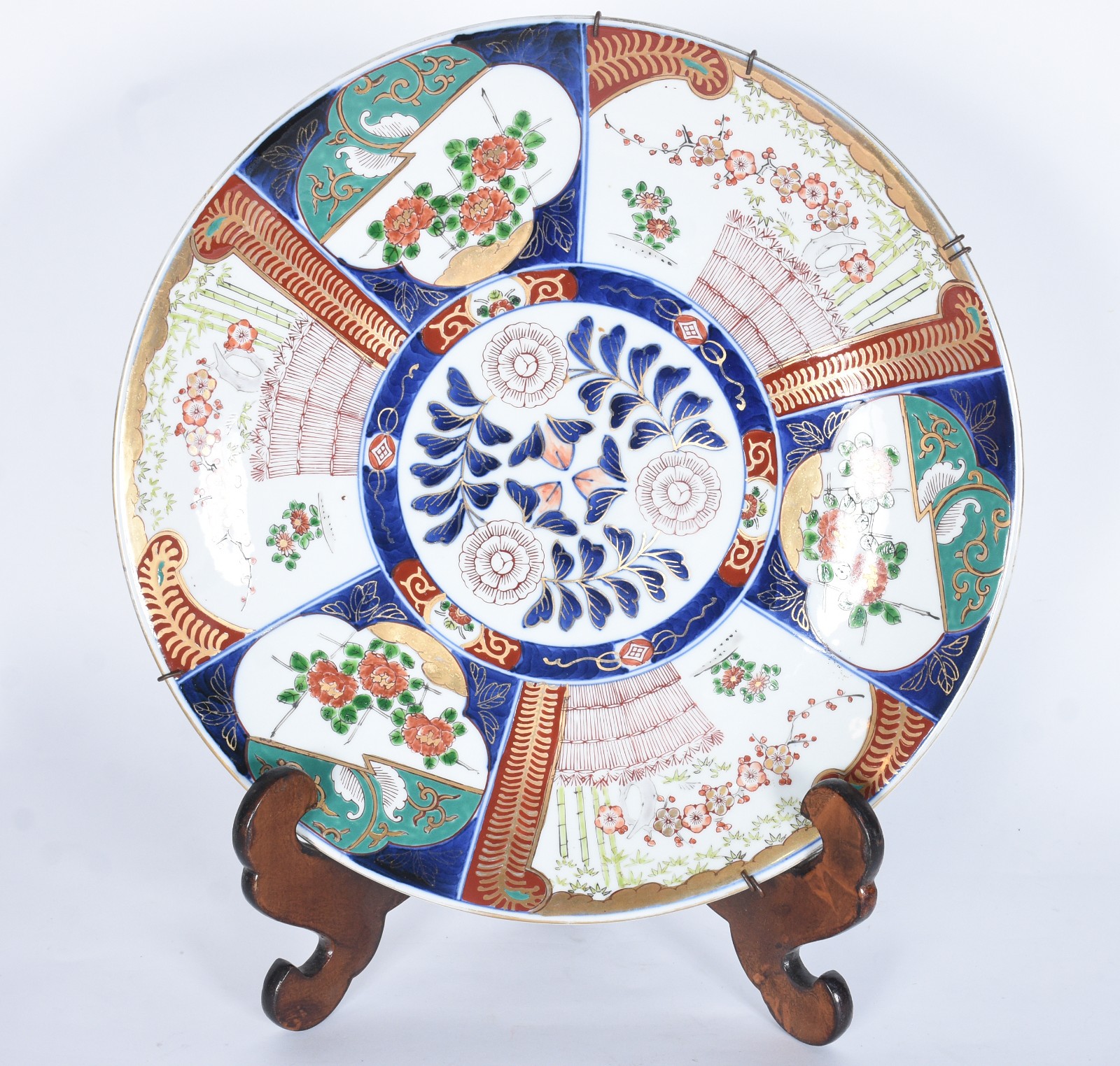 Medalhão de porcelana japonesa Imari, símbolos em azul na parte... - foto 1 de 6