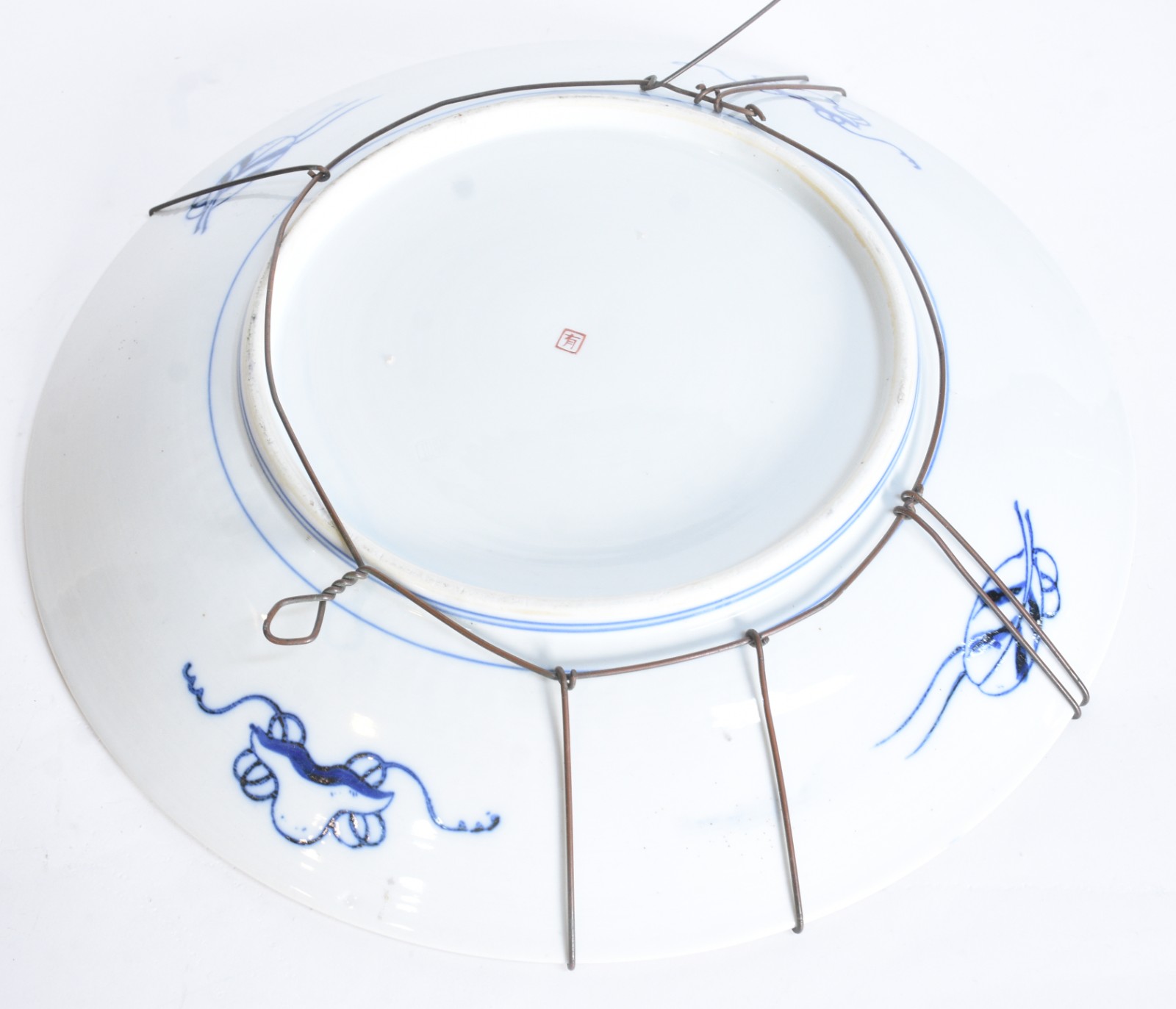 Medalhão de porcelana japonesa Imari, símbolos em azul na parte... - foto 6 de 6
