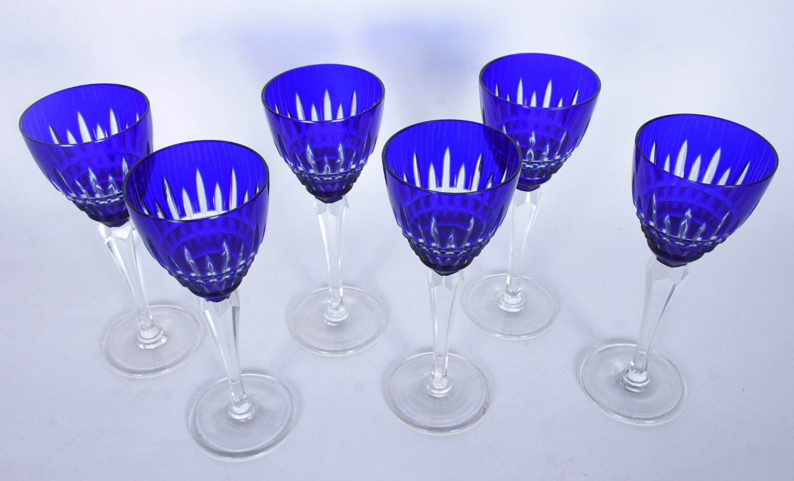 Seis taças de cristal lapidado doublé azul para vinho. - foto 1 de 4