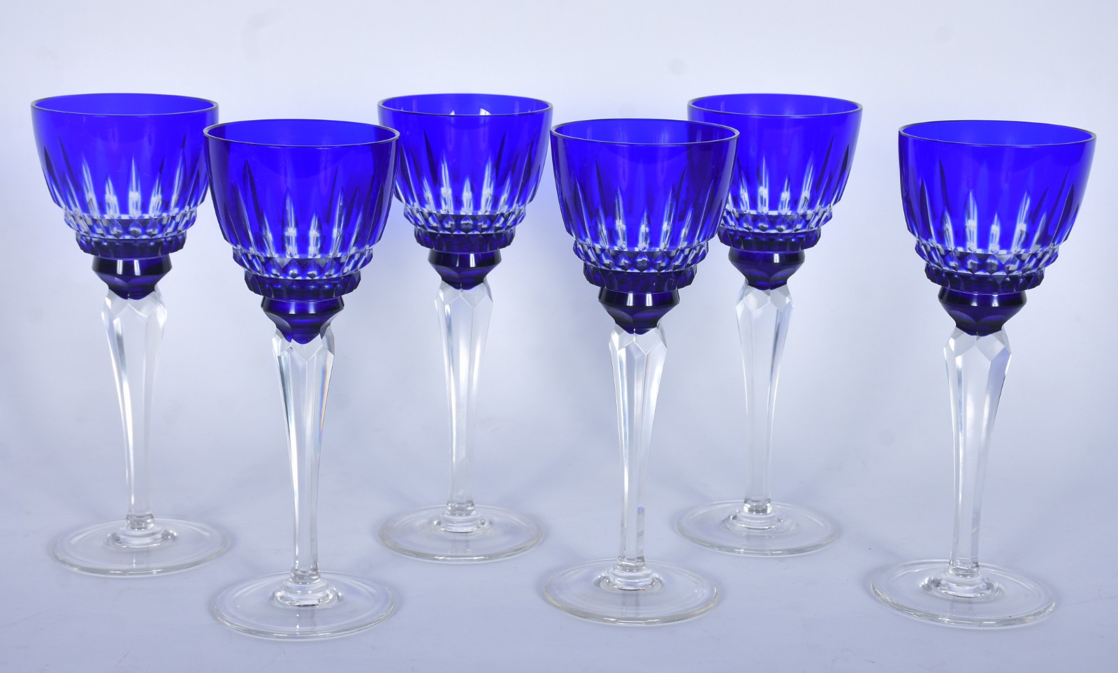 Seis taças de cristal lapidado doublé azul para vinho. - foto 2 de 4
