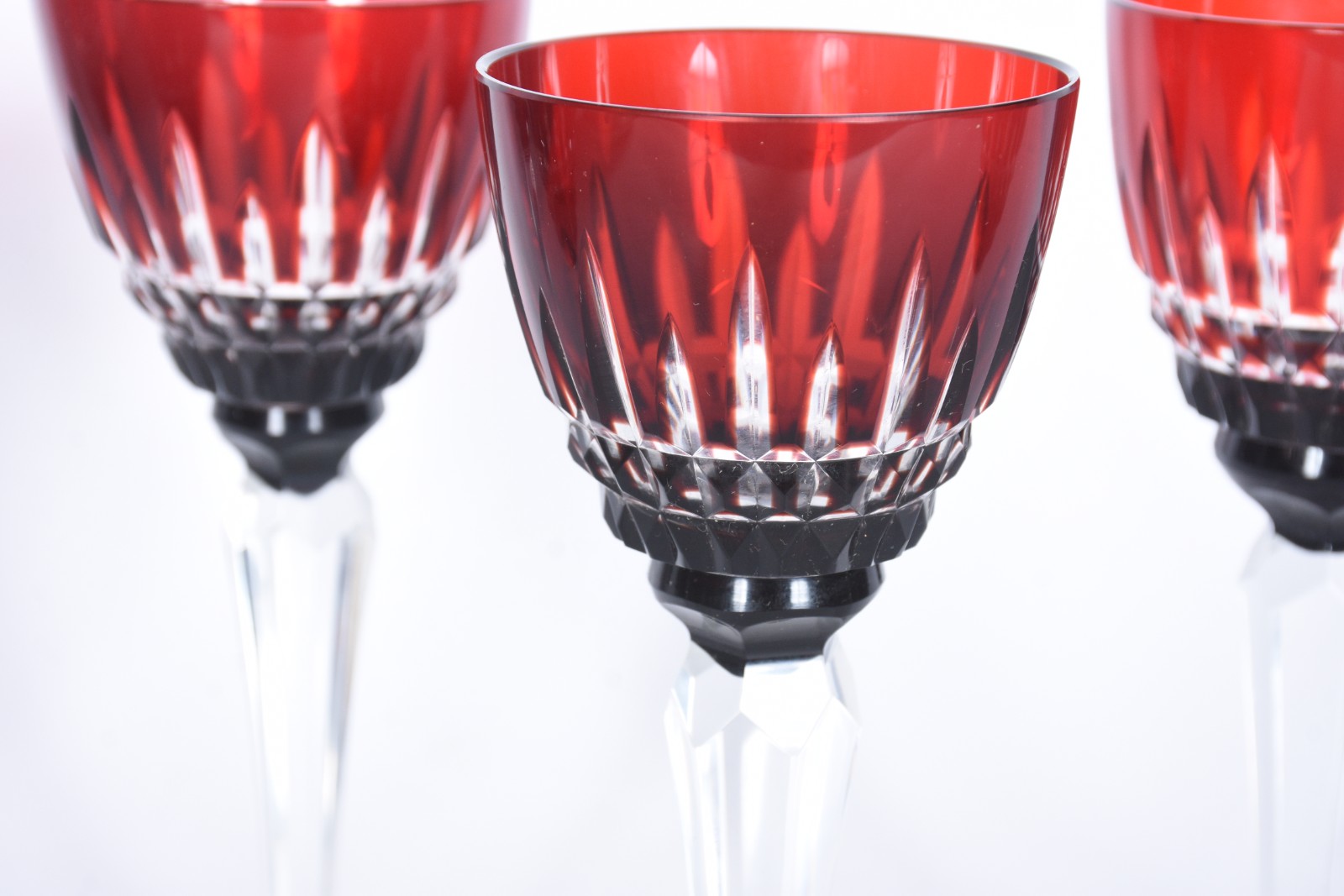 Seis taças de cristal lapidado doublé rubi para vinho. - foto 3 de 4