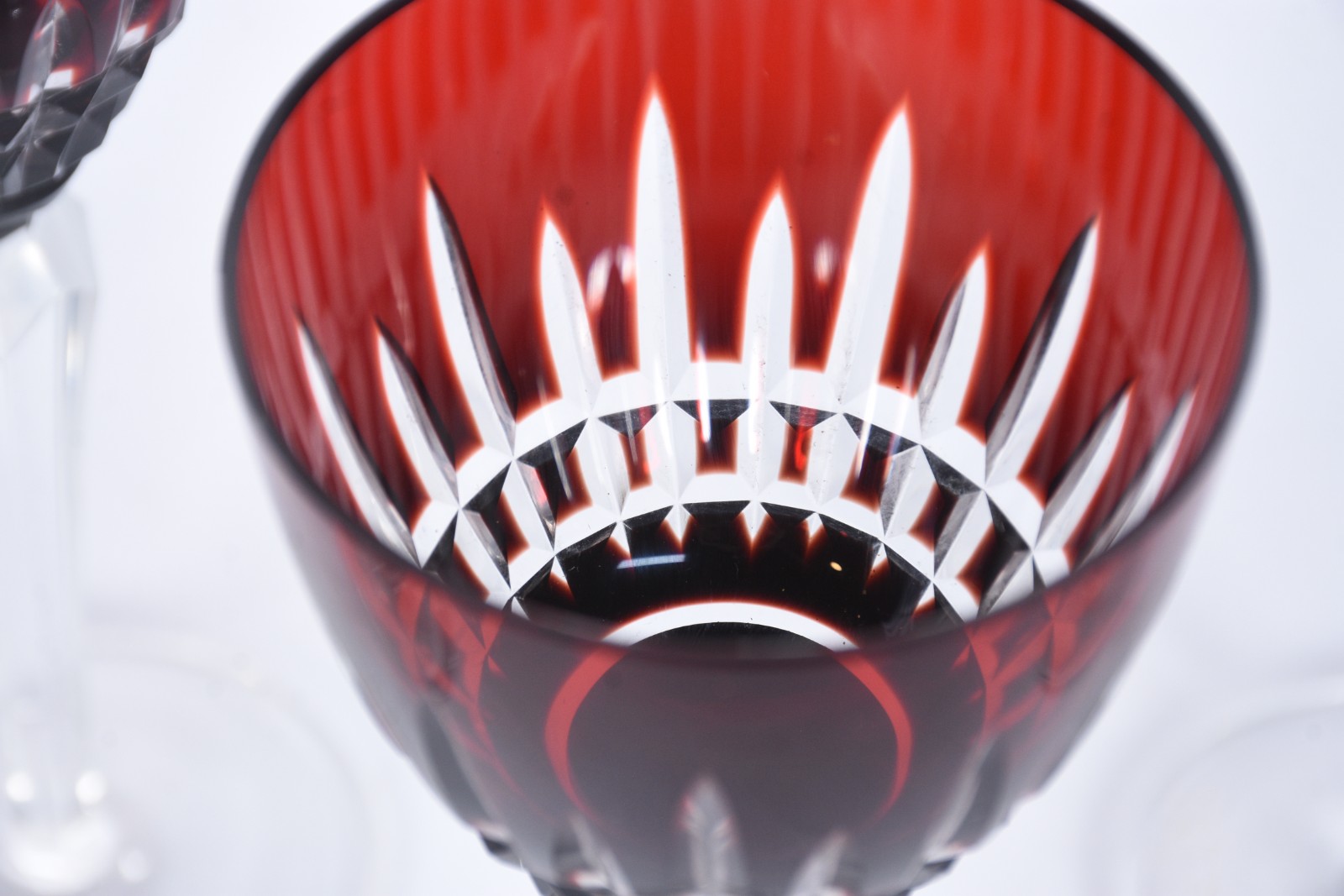 Seis taças de cristal lapidado doublé rubi para vinho. - foto 4 de 4