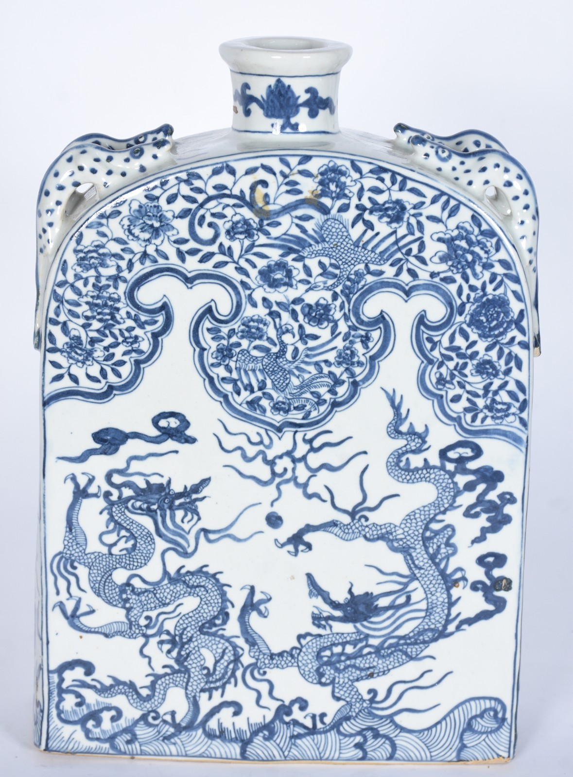 Jarra de porcelana chinesa decorada com dragões e guirlandas em azul... - foto 1 de 5