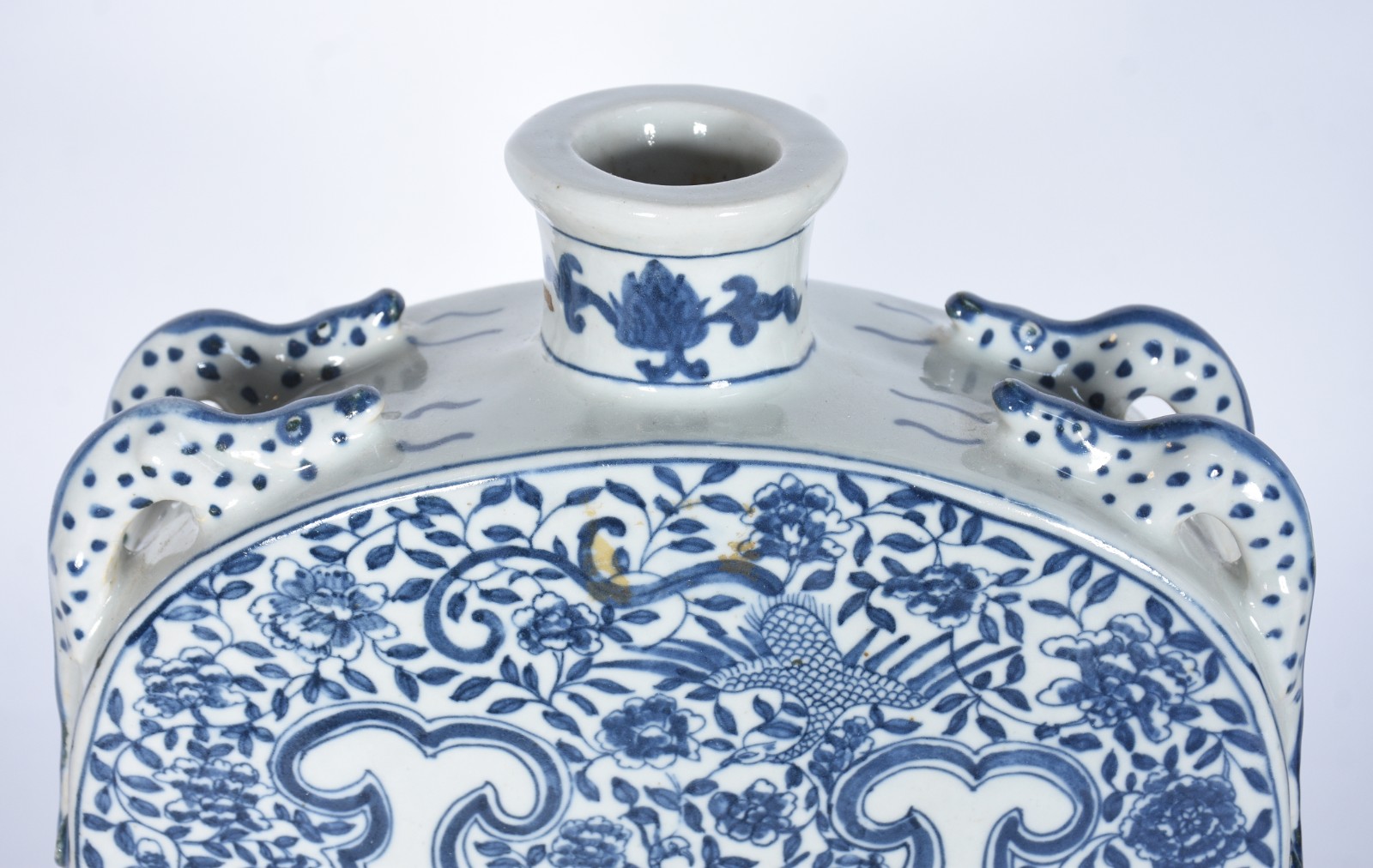 Jarra de porcelana chinesa decorada com dragões e guirlandas em azul... - foto 3 de 5