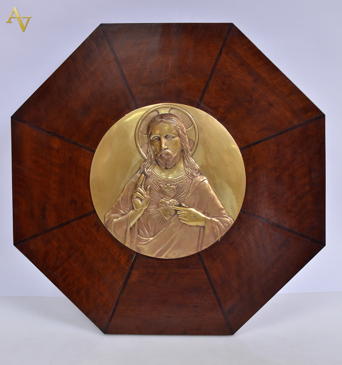 Placa de madeira com Sagrado Coração de Jesus em bronze, feitio...