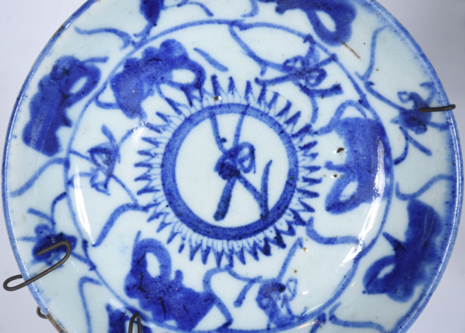 Três pratos de porcelana oriental decorações em azul e branco... - foto 3 de 10
