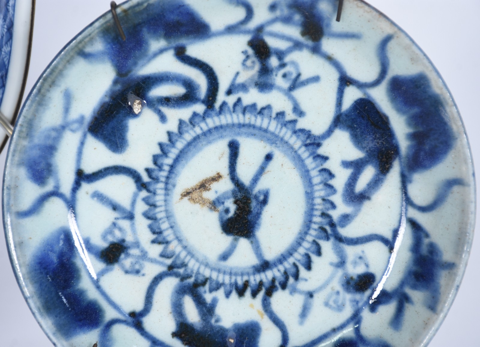 Três pratos de porcelana oriental decorações em azul e branco... - foto 4 de 10
