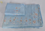 Conjunto de 2 lençóis e 2 fronhas de linho azul... - Conjunto de 2 lençóis e 2 fronhas de linho azul com flores - Lygia Mattos.