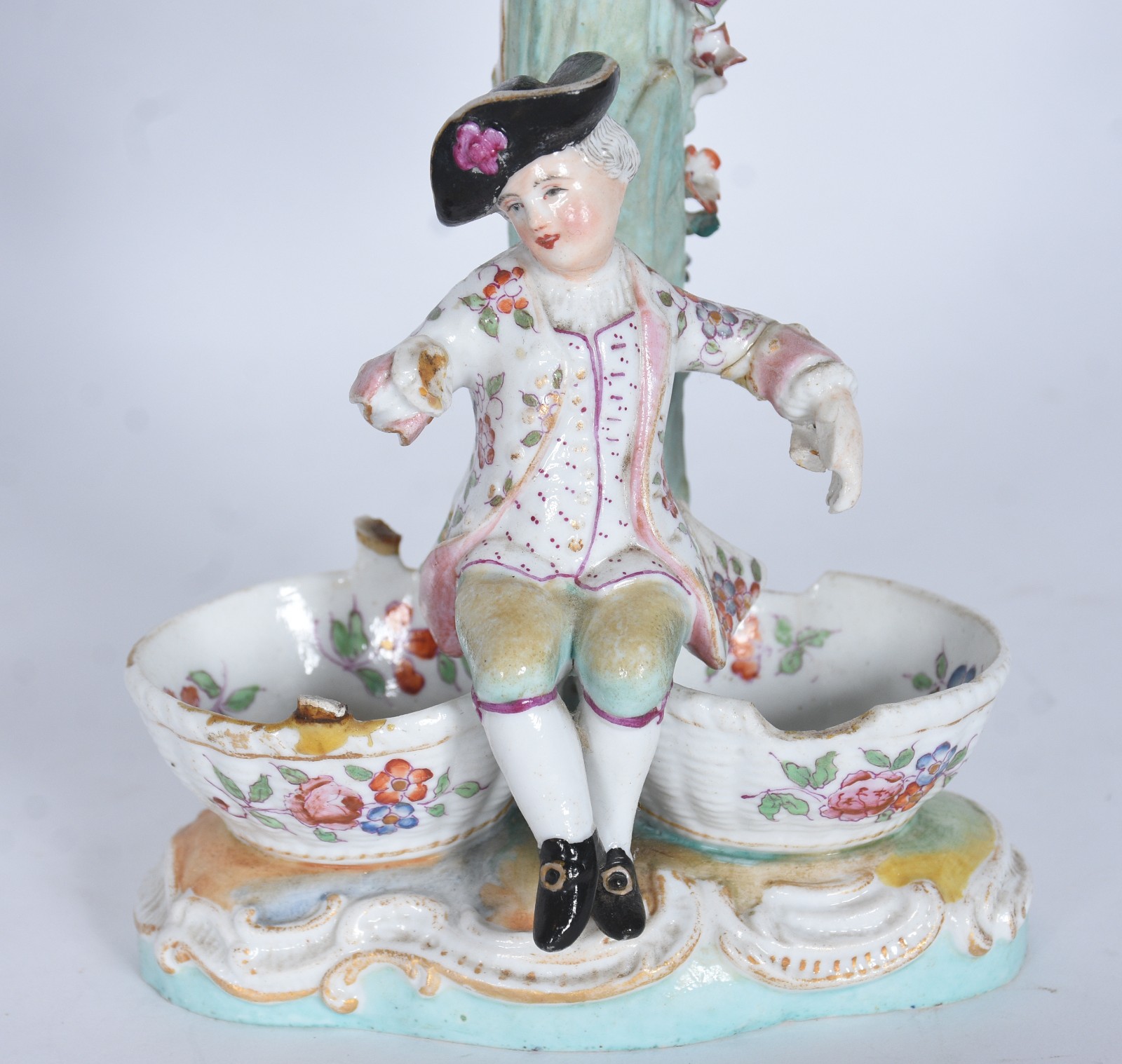 Par de candelabros para 3 velas cada, de porcelana alemã de Meissen... - foto 2 de 11