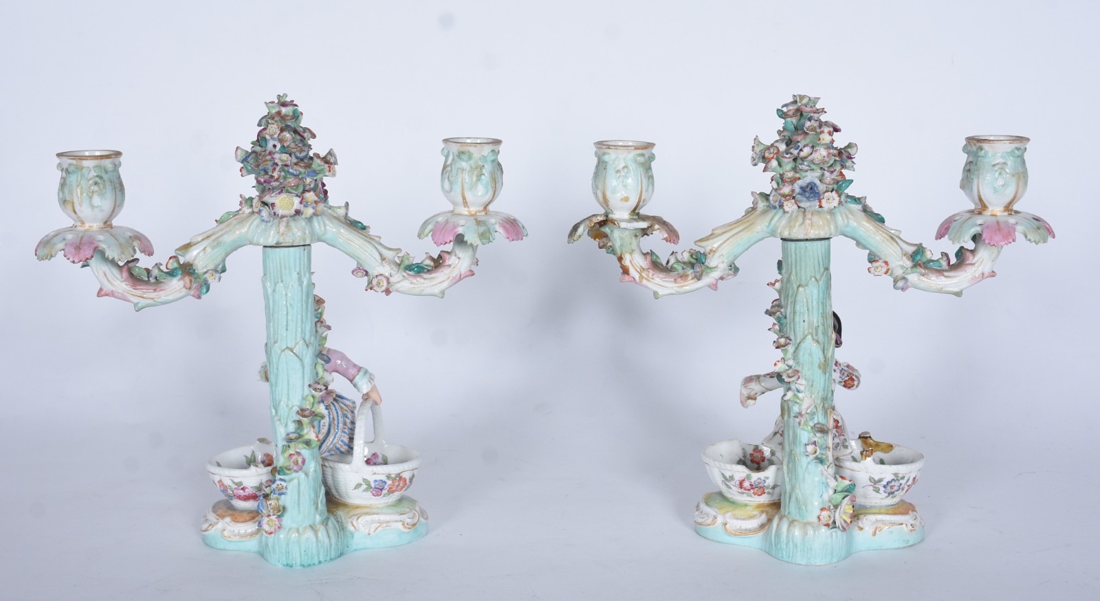 Par de candelabros para 3 velas cada, de porcelana alemã de Meissen... - foto 6 de 11