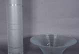 Duas peças, sendo: centro de mesa de vidro e so... - Duas peças, sendo: centro de mesa de vidro e solifleur.