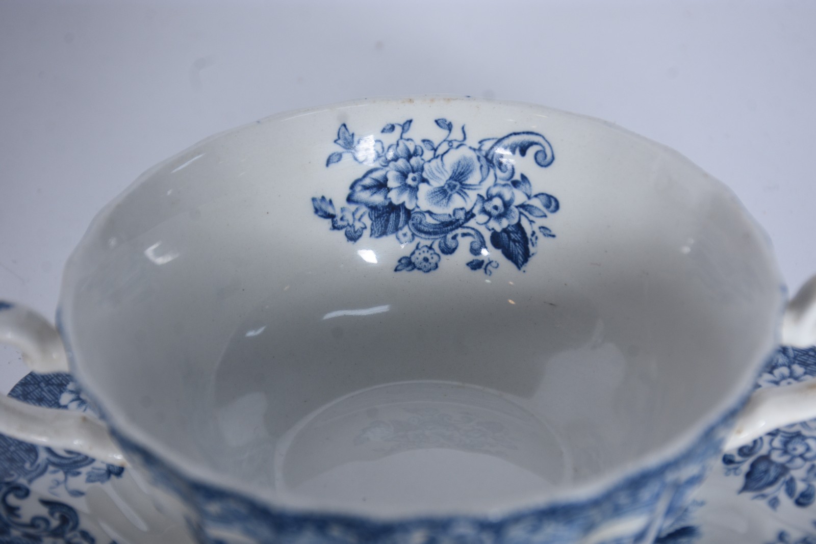 Serviço de jantar de faiança inglesa azul e branco, decoração... - foto 7 de 10