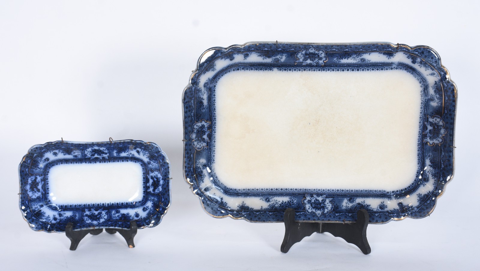 Duas travessas de faiança portuguesa "Sacavem" decoração azul borrão... - foto 1 de 7