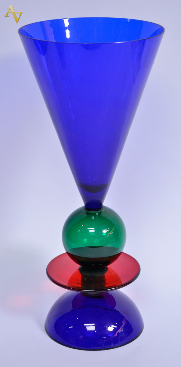 Vaso decorativo nas cores azul, verde e vermelho. Ass. Alt. 42 cm.