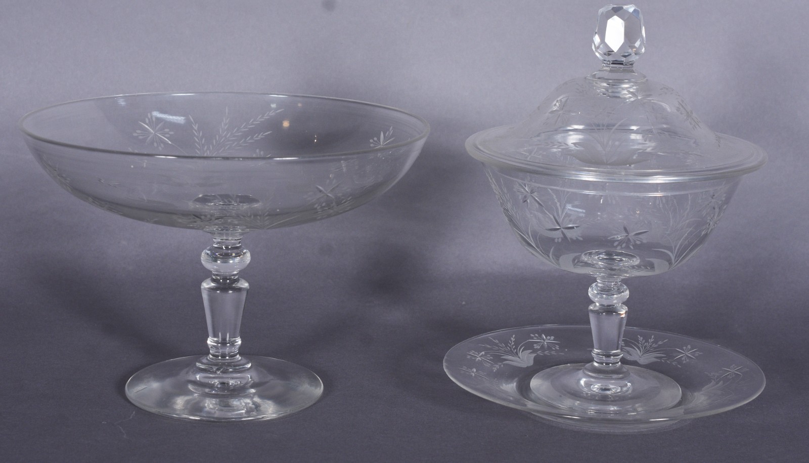 Duas peças de cristal, sendo: compoteira com presentoir e fruteira. - foto 1 de 6