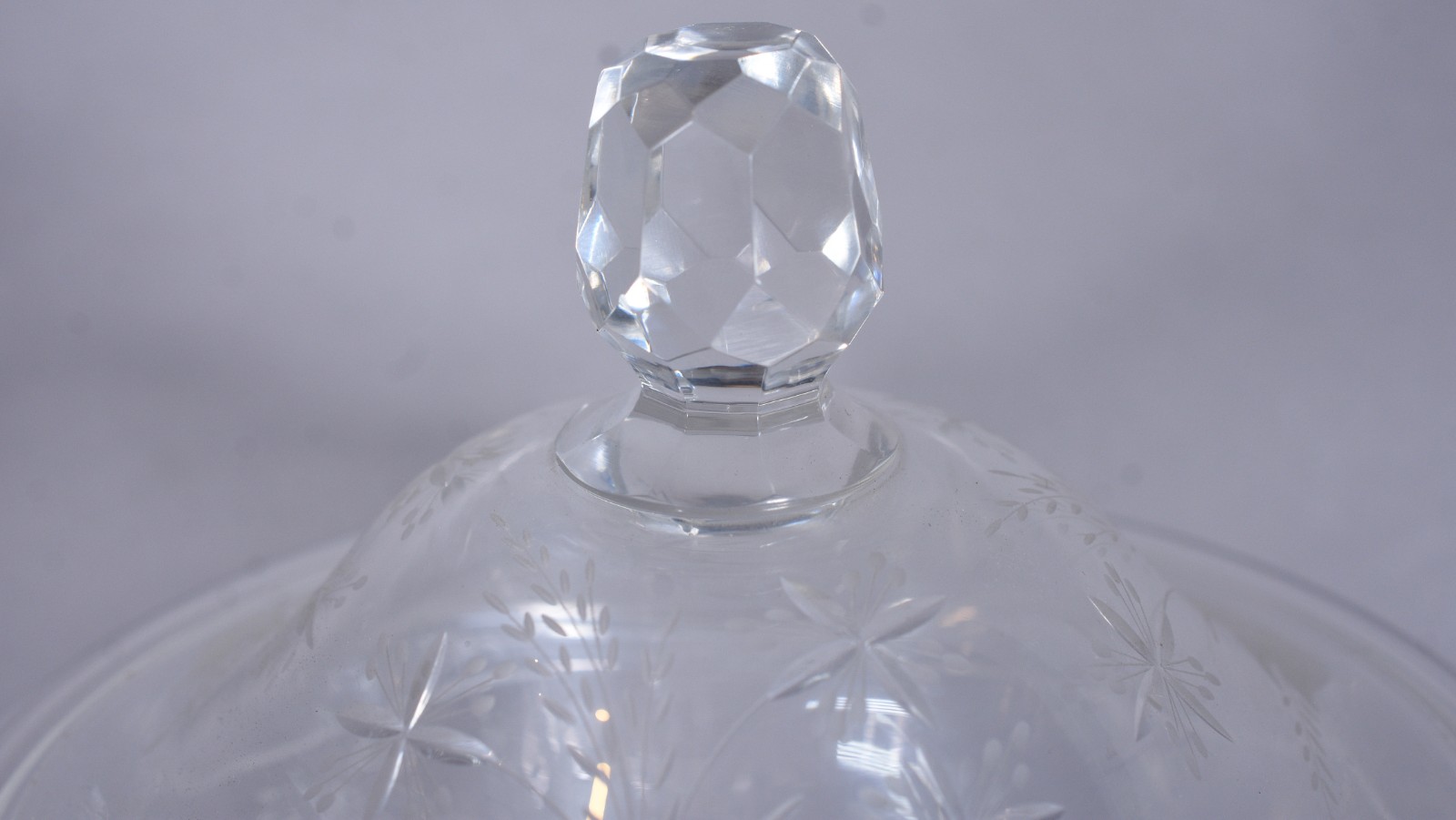 Duas peças de cristal, sendo: compoteira com presentoir e fruteira. - foto 6 de 6