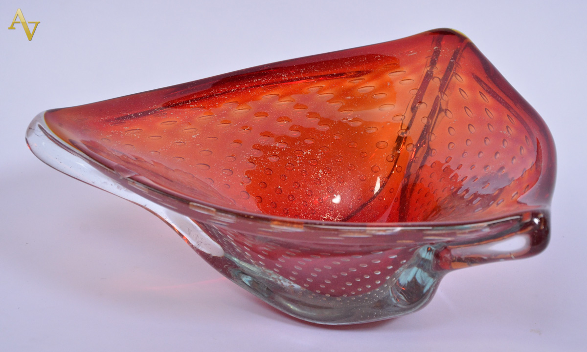 Centro de mesa de murano na cor rubi( com peq. lascado). Diam. 30 cm...
