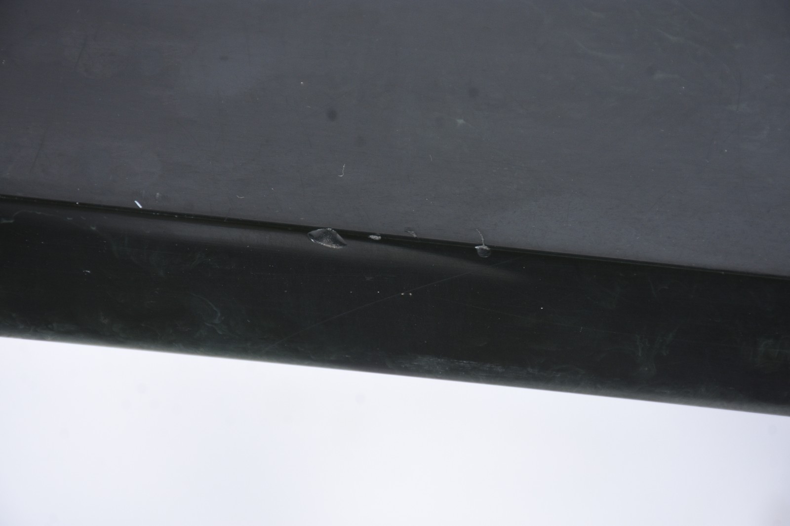 Par de mesinhas quadradas de madeira nobre pintadas de preto... - foto 6 de 6