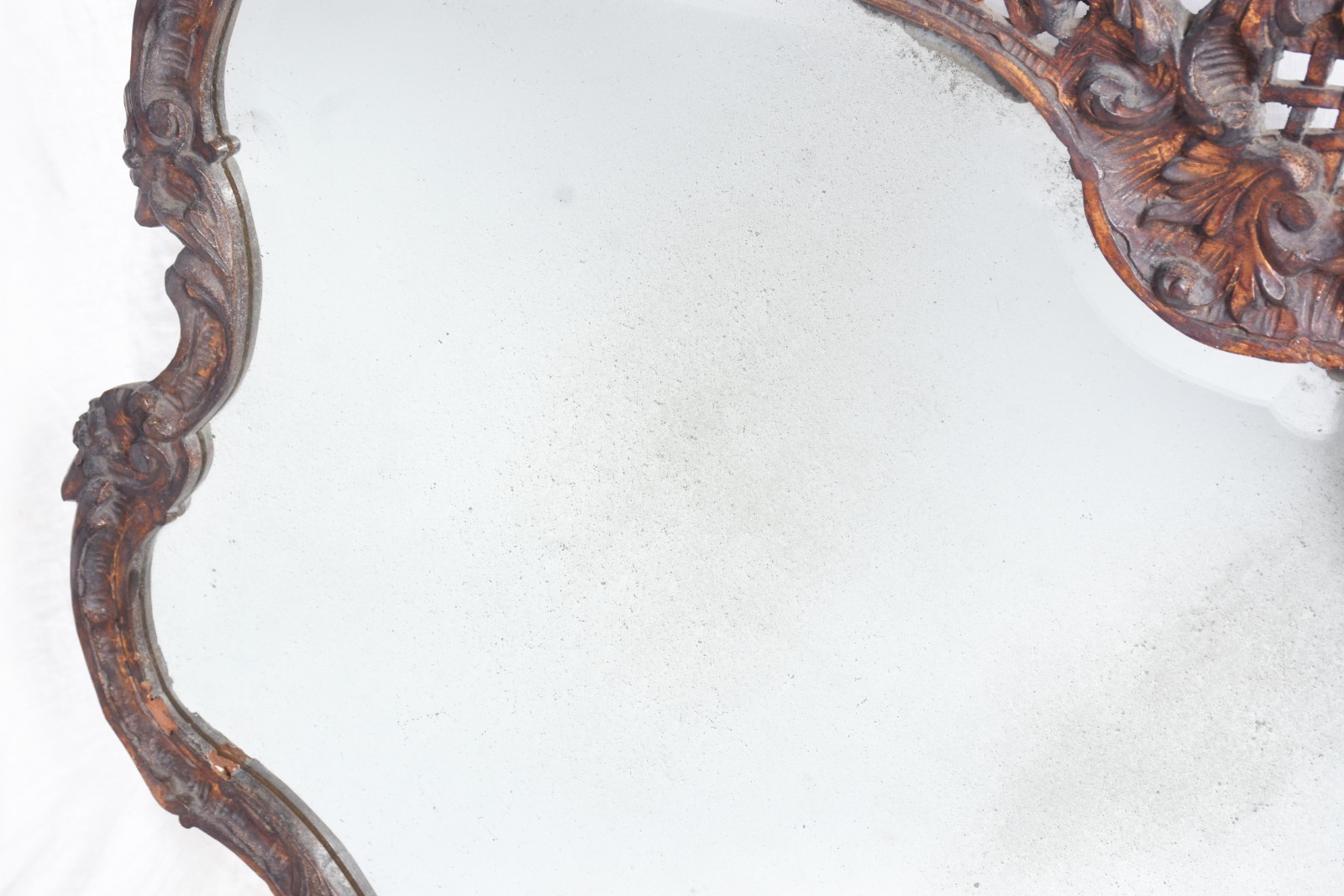 Espelho decorativo de cristal bisotado, moldura de madeira entalhada... - foto 2 de 9