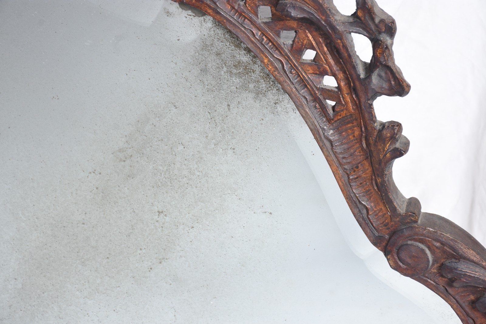 Espelho decorativo de cristal bisotado, moldura de madeira entalhada... - foto 5 de 9