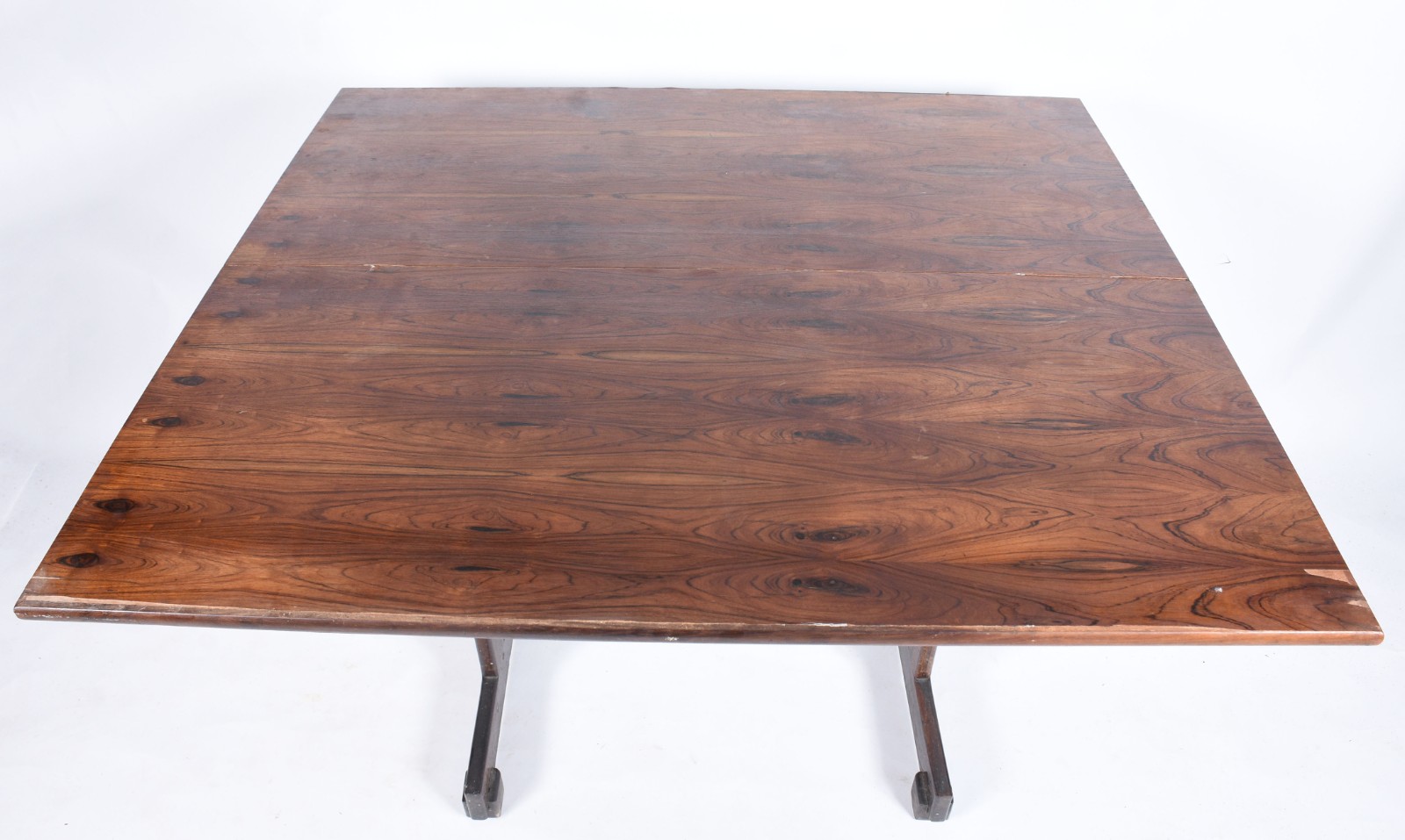 Mesa de jantar de madeira nobre, tampo dobrável, apoio em pernas... - foto 8 de 11