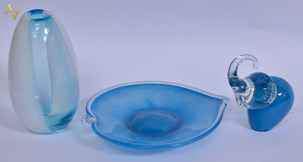 Conjunto de 3 pecas de murano azul, sendo 1 elefante - alt.16cm, 1...
