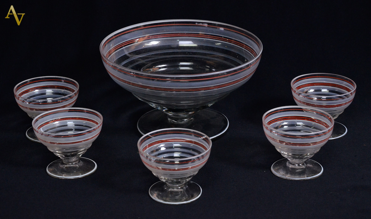 Bowl e 5 tacas de vidro com frisos vermelhos. Alt. 11 cm - diam. 20cm.