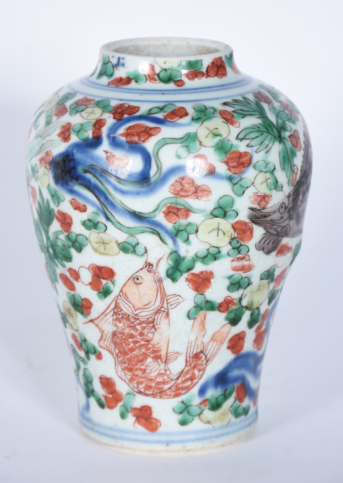 Antigo vaso de porcelana oriental decorado com motivos marinhos e... - foto 2 de 7