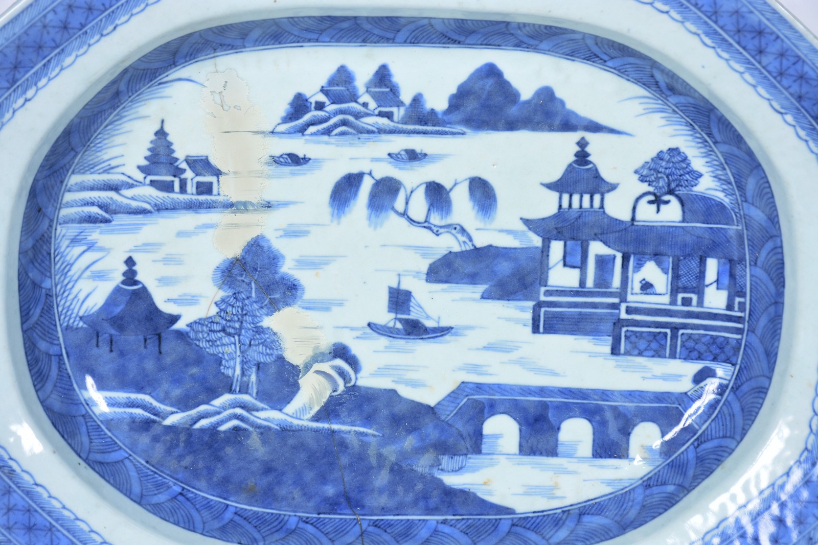 Terrina com travessa de MACAU de louça azul e branca. Travessa com... - foto 5 de 11