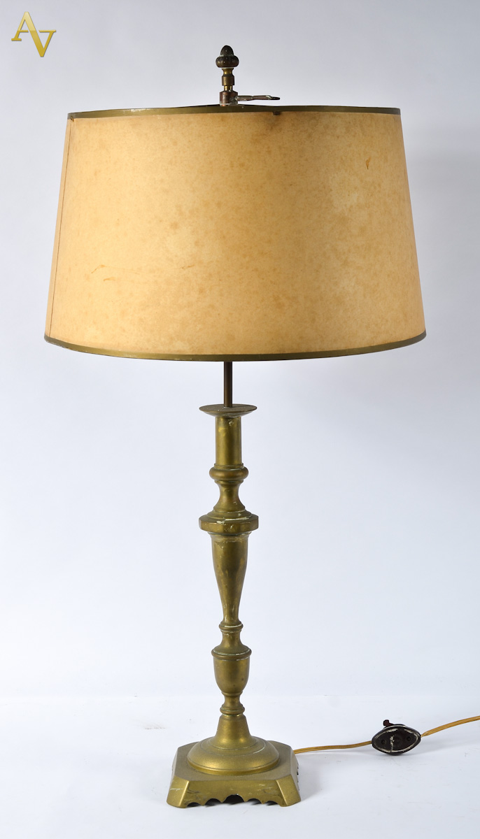 Abatjour de bronze com cúpula de pergaminho (peq.manchas), altura...