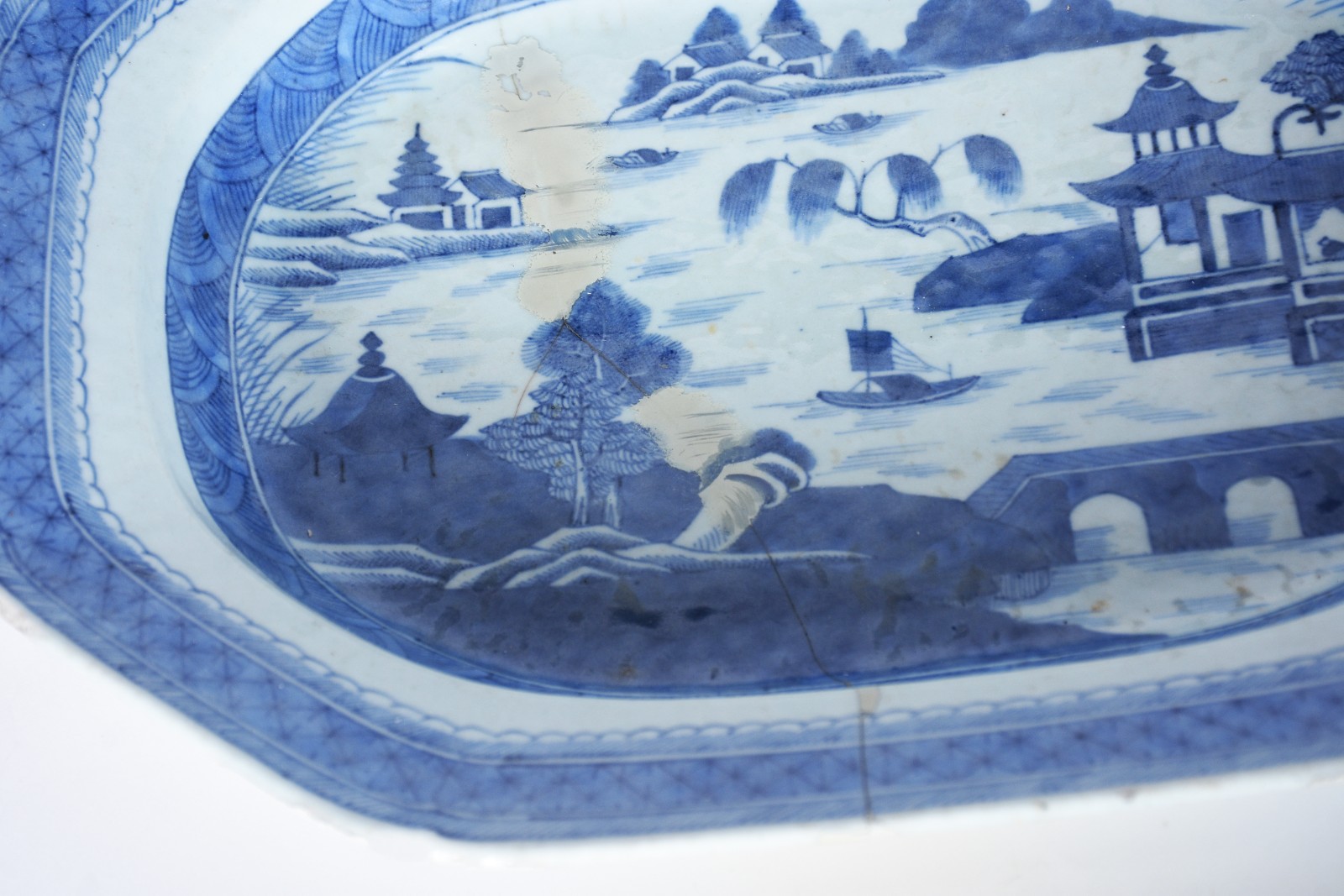 Terrina com travessa de MACAU de louça azul e branca. Travessa com... - foto 11 de 11