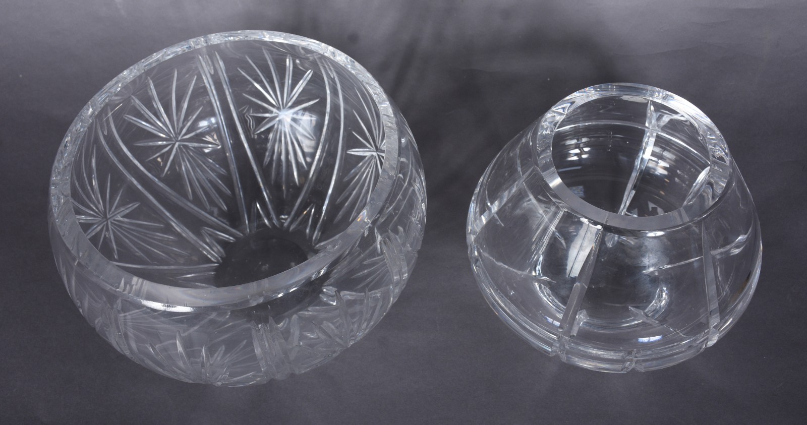 Duas peças de cristal lapidado, sendo: bowl (com lascado na borda) e... - foto 3 de 8