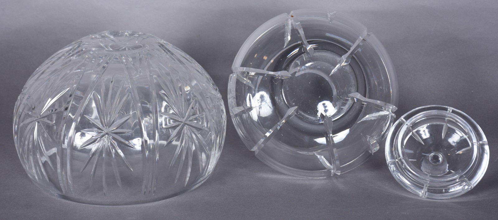 Duas peças de cristal lapidado, sendo: bowl (com lascado na borda) e... - foto 6 de 8