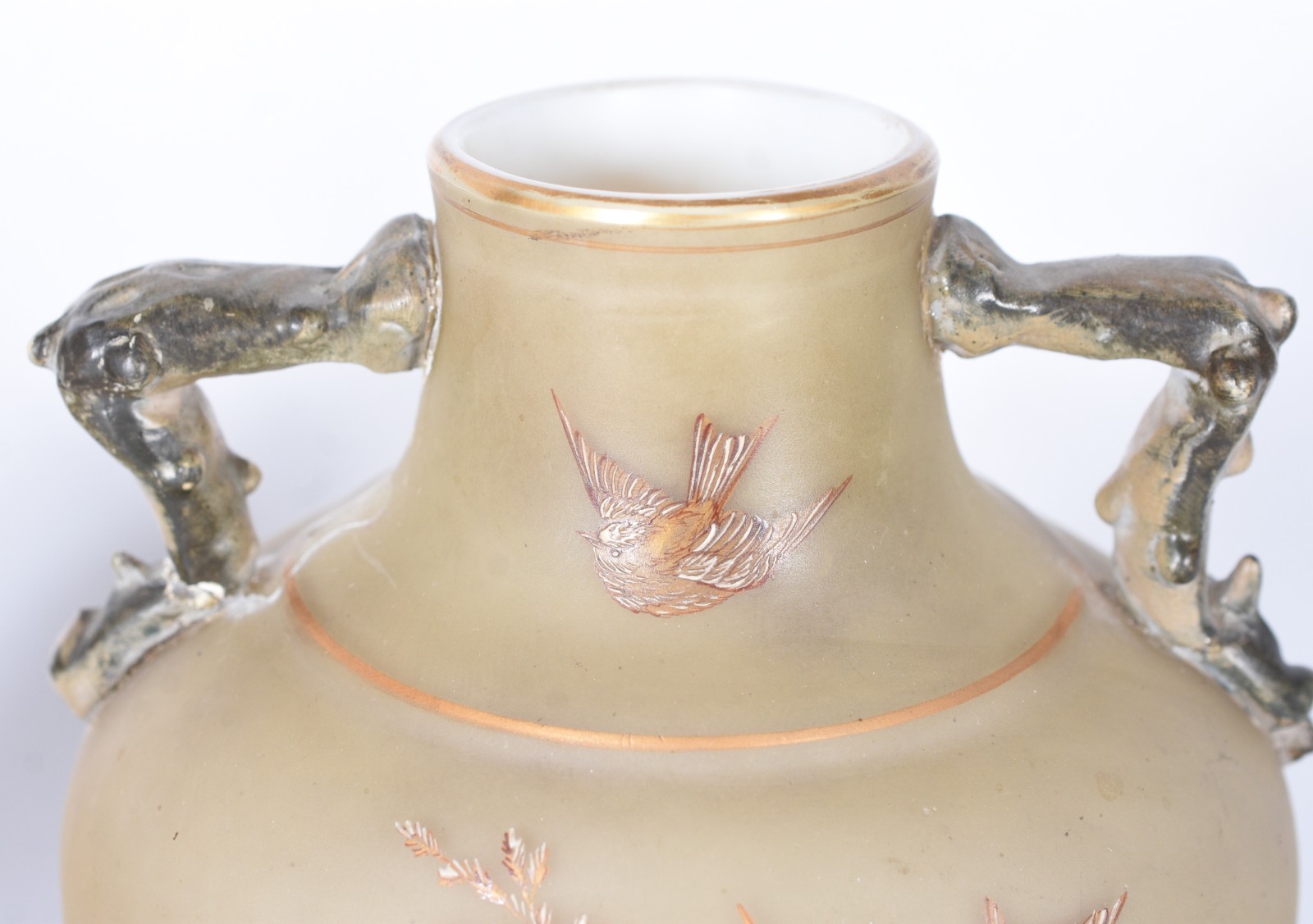 Par de antigos vasos de vidro opalinado francês decorados com... - foto 6 de 10