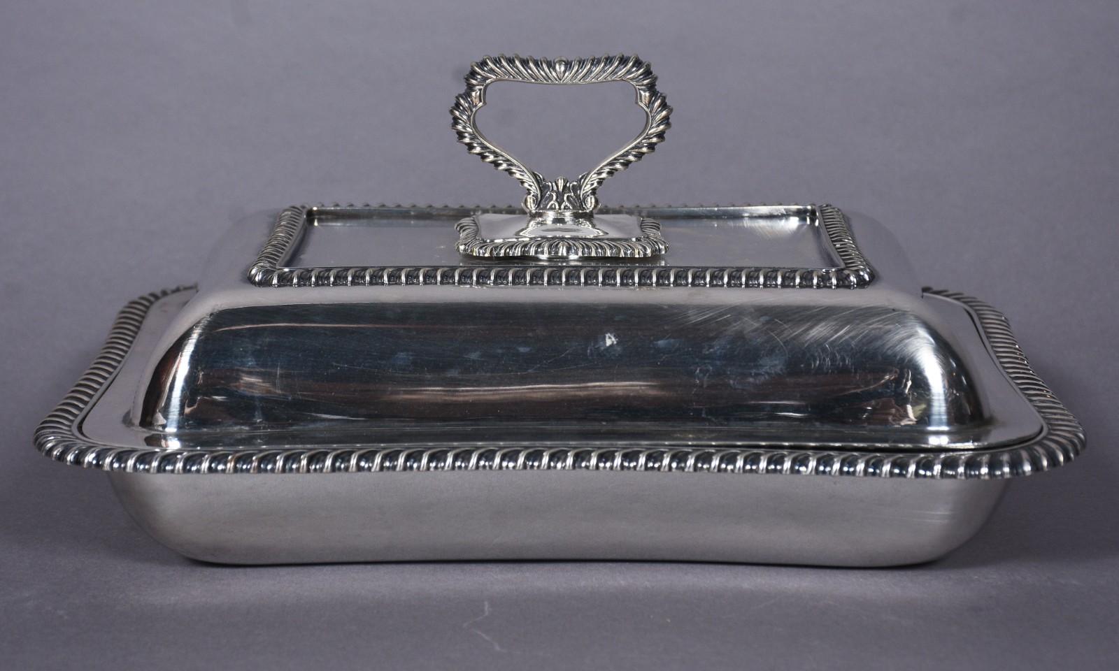 Legumeira com tampa de metal prateado, Goldsmiths & Silversmiths... - foto 3 de 10