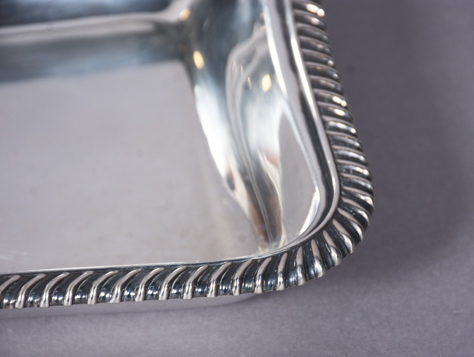 Legumeira com tampa de metal prateado, Goldsmiths & Silversmiths... - foto 6 de 10