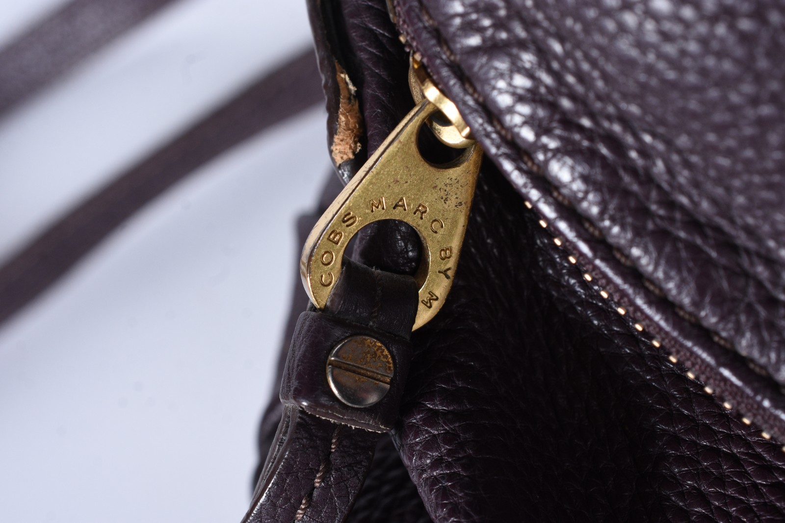 Bolsa feminina de couro. Desgastes do uso. - foto 4 de 5
