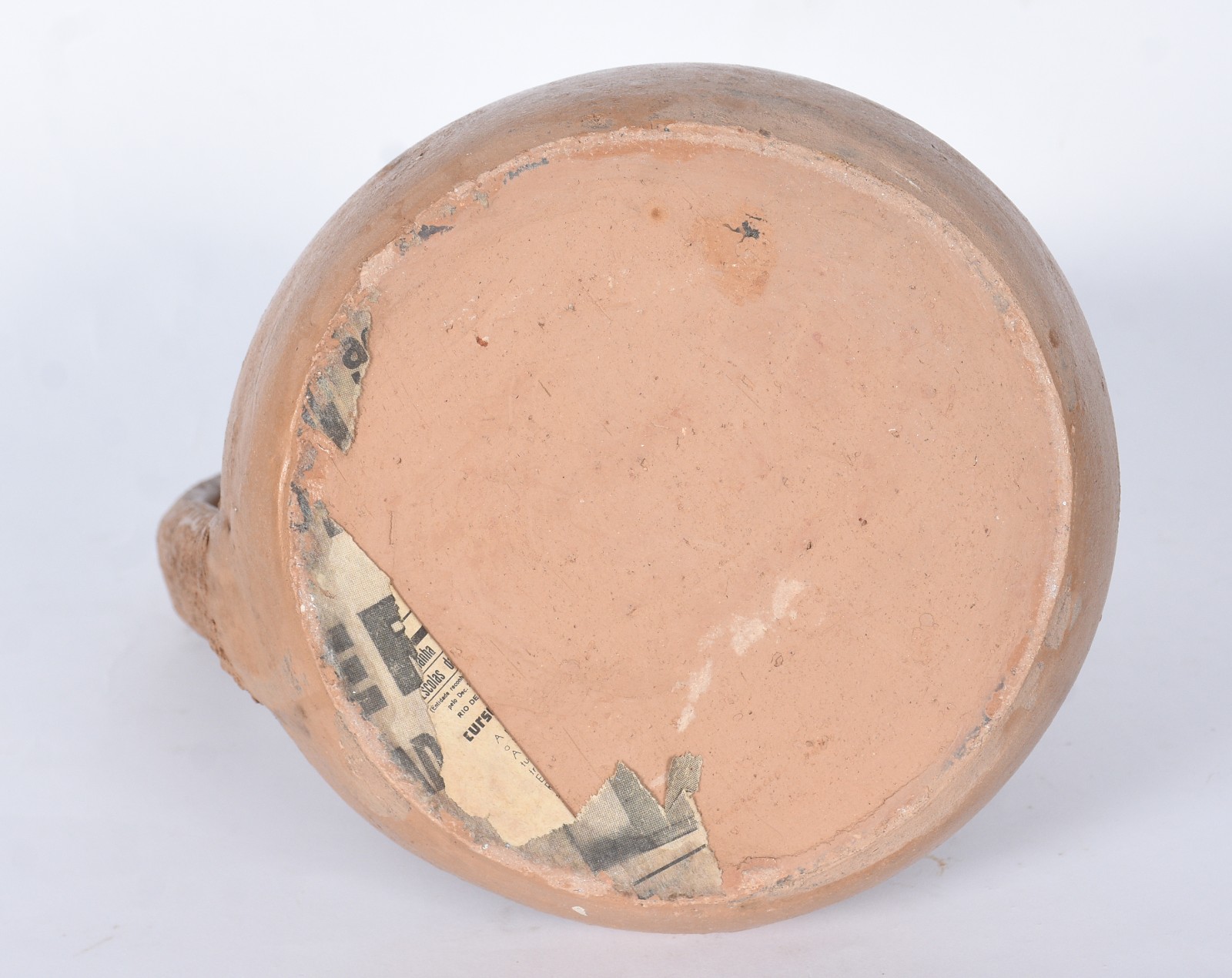 Duas peças de barro cozido, sendo: jarra e bowl. Um deles assinado... - foto 10 de 10