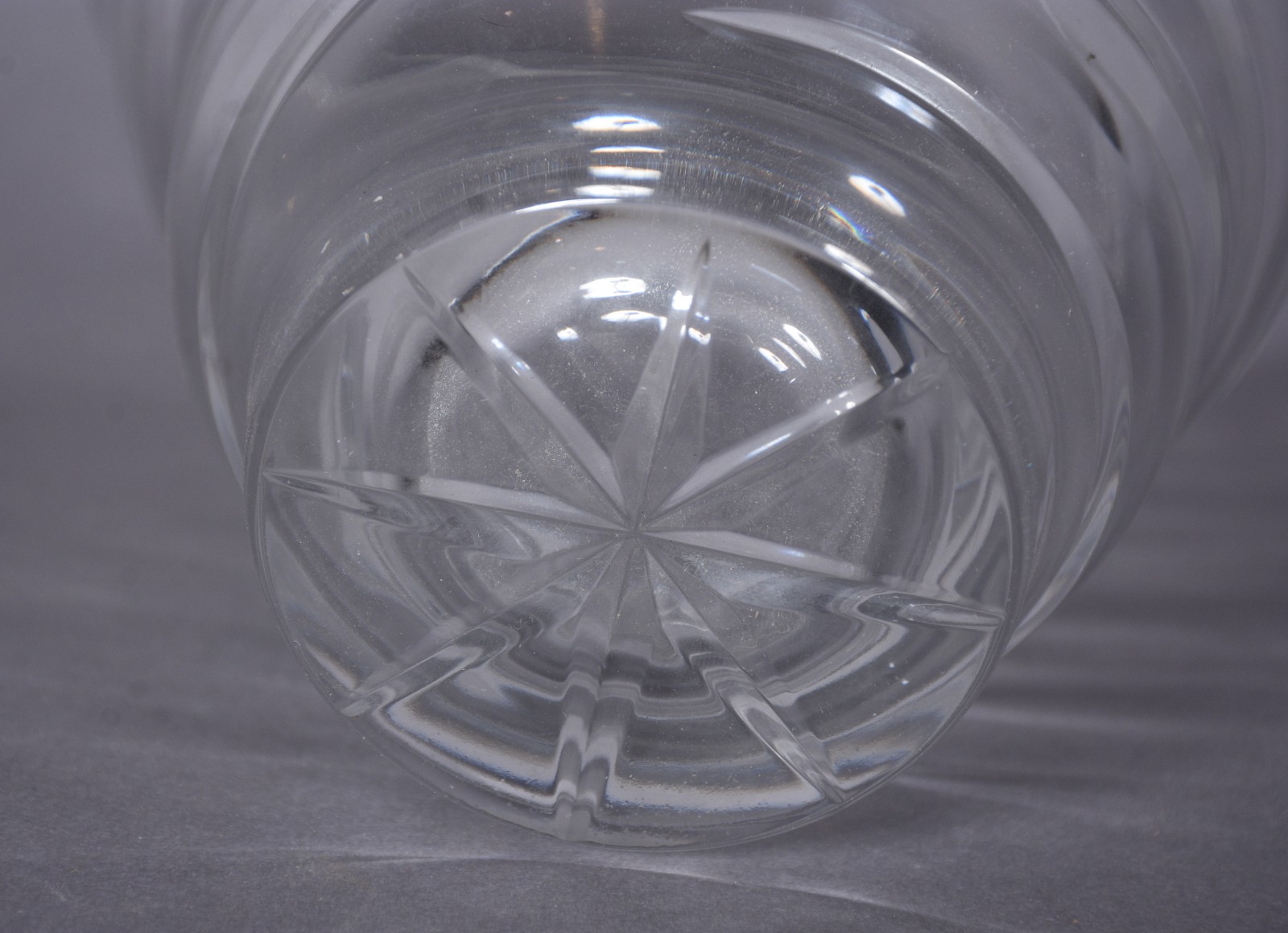 Vaso de cristal polonês lapidado em frisos. - foto 6 de 6