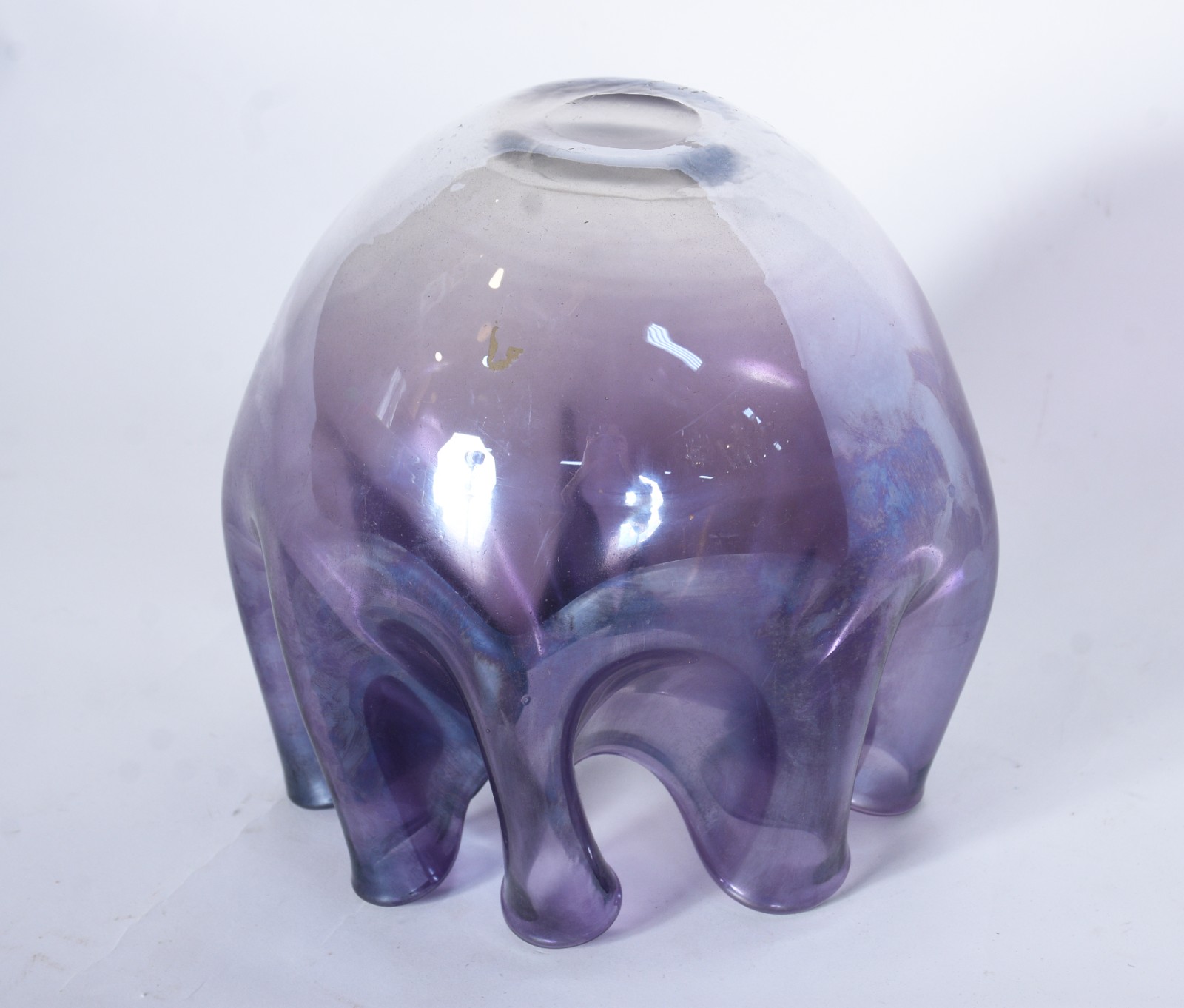 Vaso de cristal na cor lilás, borda feitio babado. - foto 4 de 5